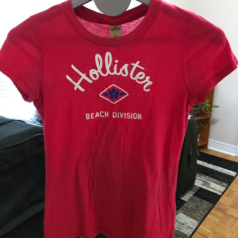 Hollister logo t shirt